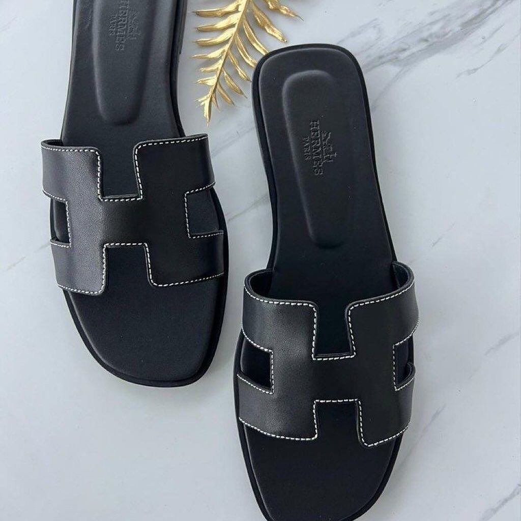 Hermès Oran Sandals – Classic Black