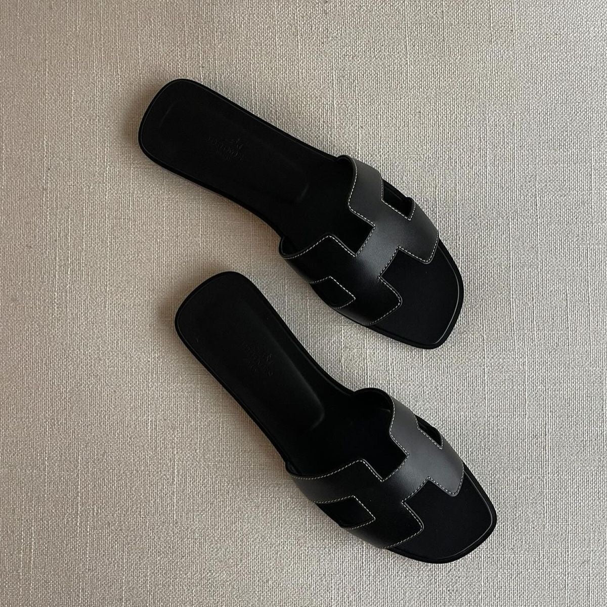 Hermès Oran Sandals – Classic Black