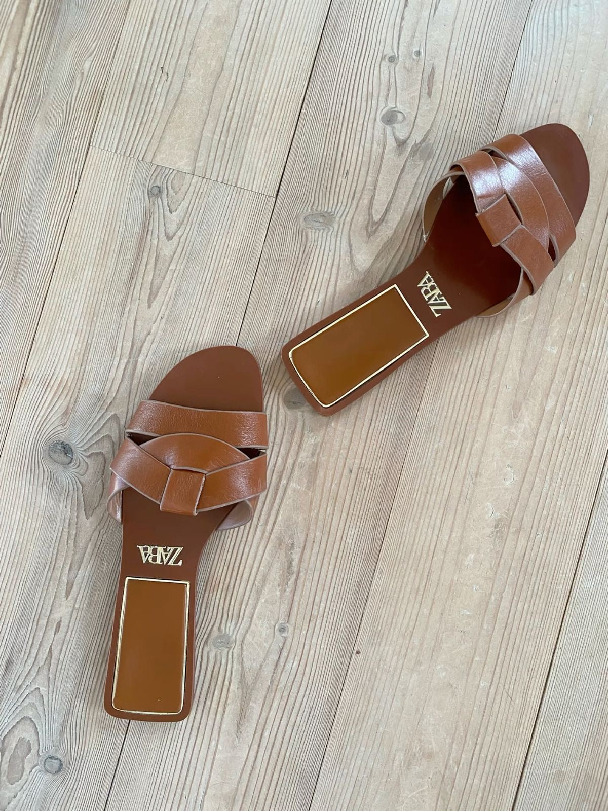 ZA RÁ Brown Crossed Leather Flat Sandals – Earth Tone Edition