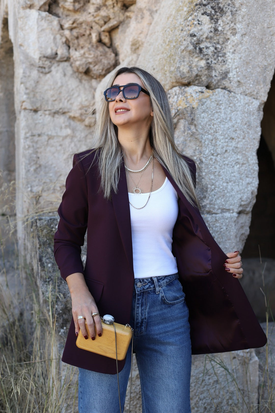 Burgundy buttonless blazer jacket