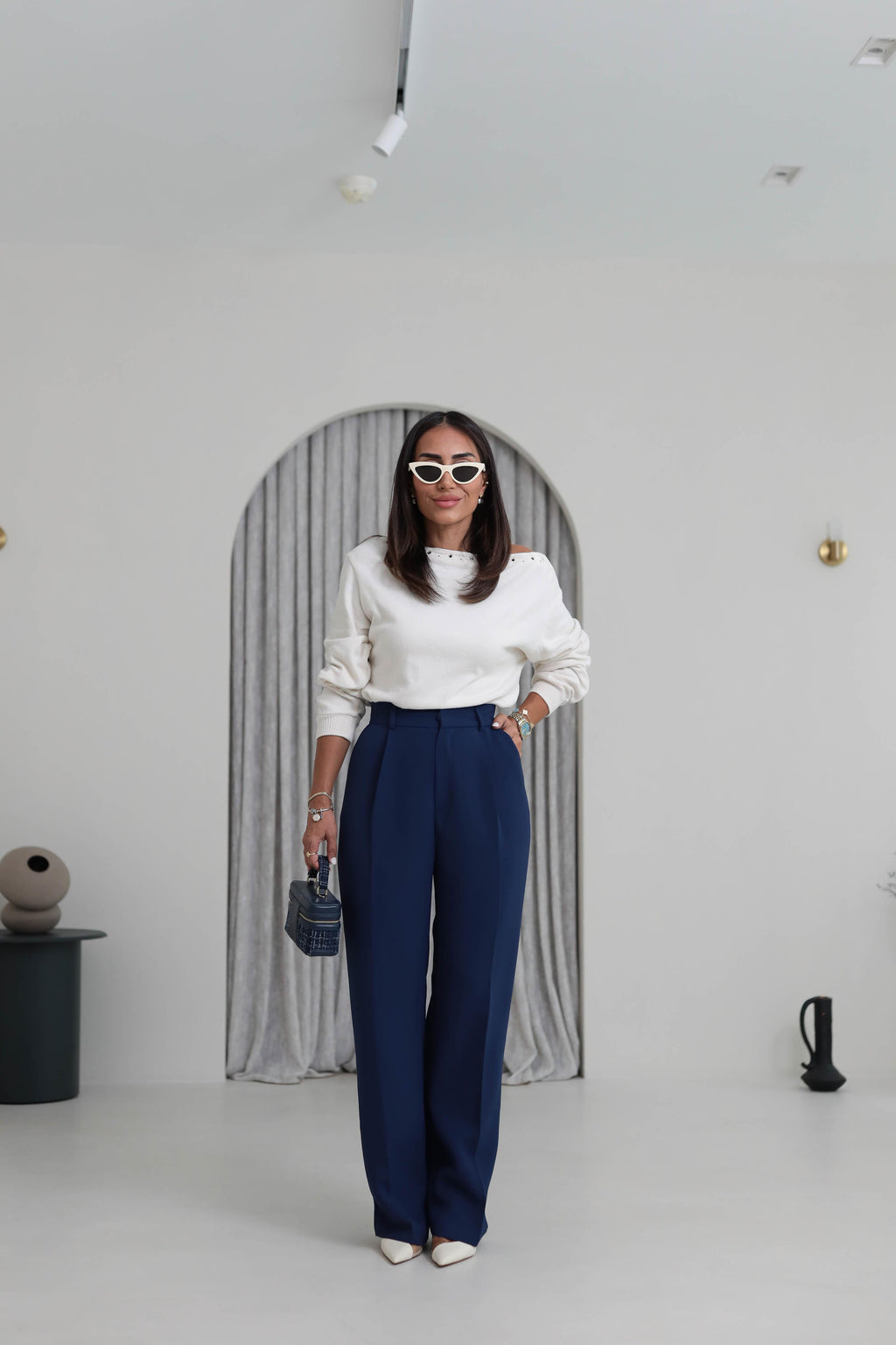 Pleated Detailed Fabric Trousers – Indigo Straight Leg.