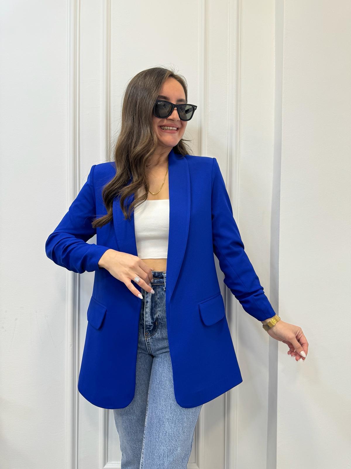 Blue Buttonless Blazer Jacket – Tailored Elegance & Modern Sophistication